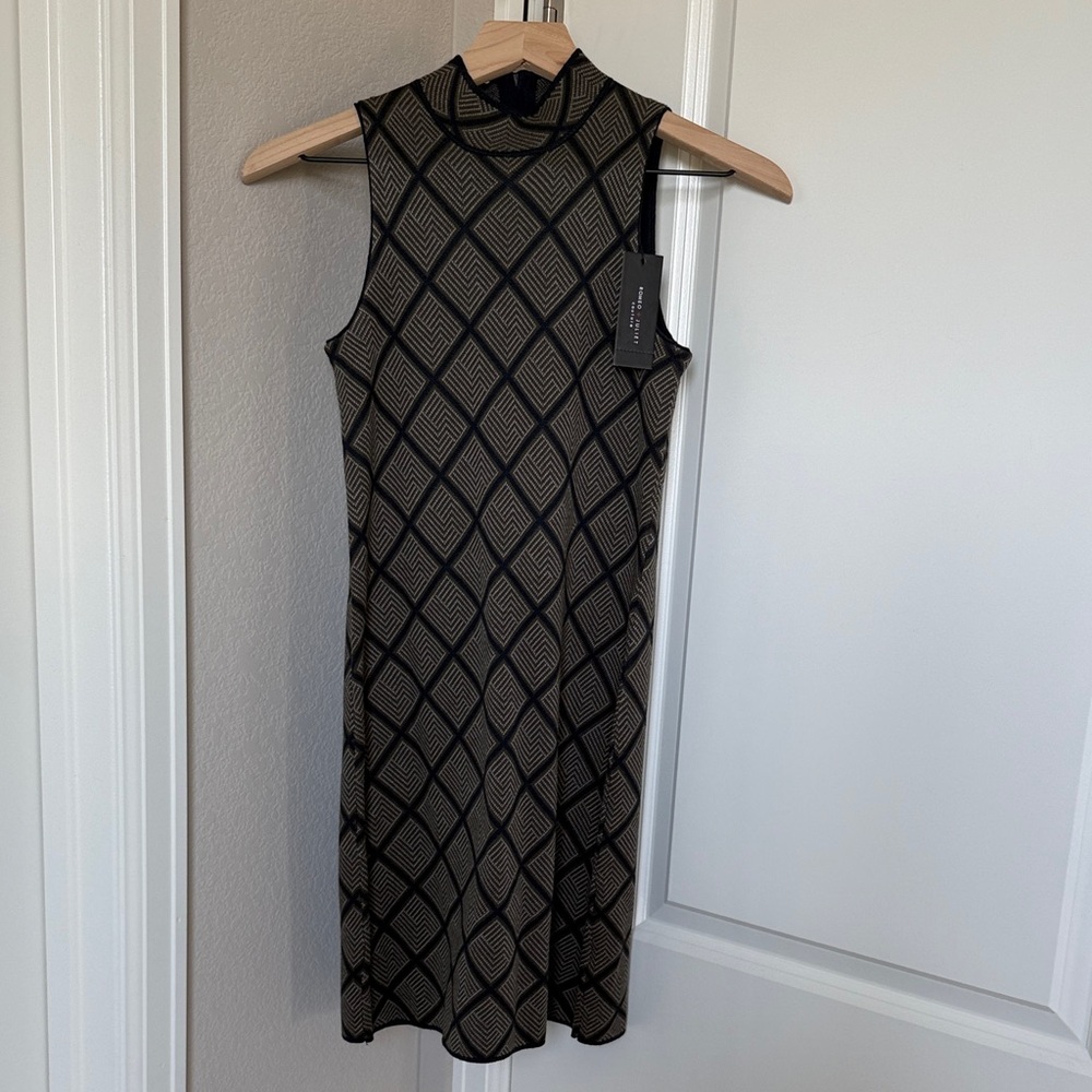 Romeo & Juliet Couture Navy/Olive Geometric Print Sweater Dress 🍸